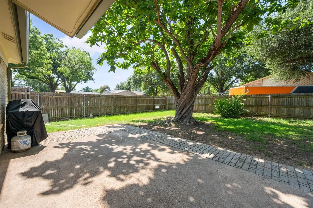 5100 Lasalle Drive Arlington TX 76016