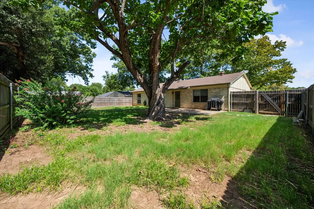 5100 Lasalle Drive Arlington TX 76016