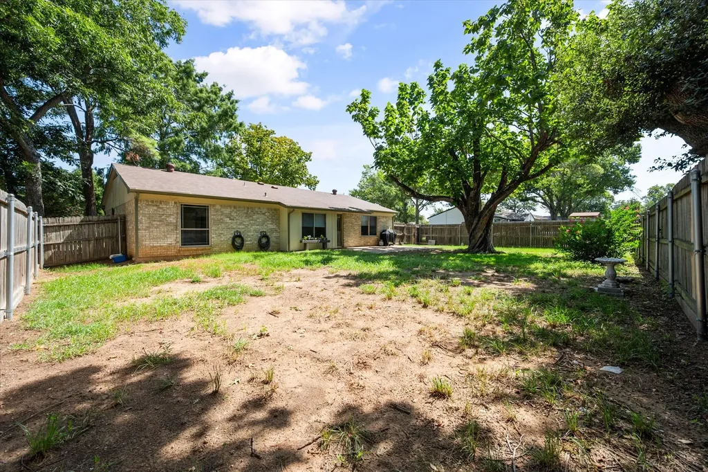 5100 Lasalle Drive Arlington TX 76016