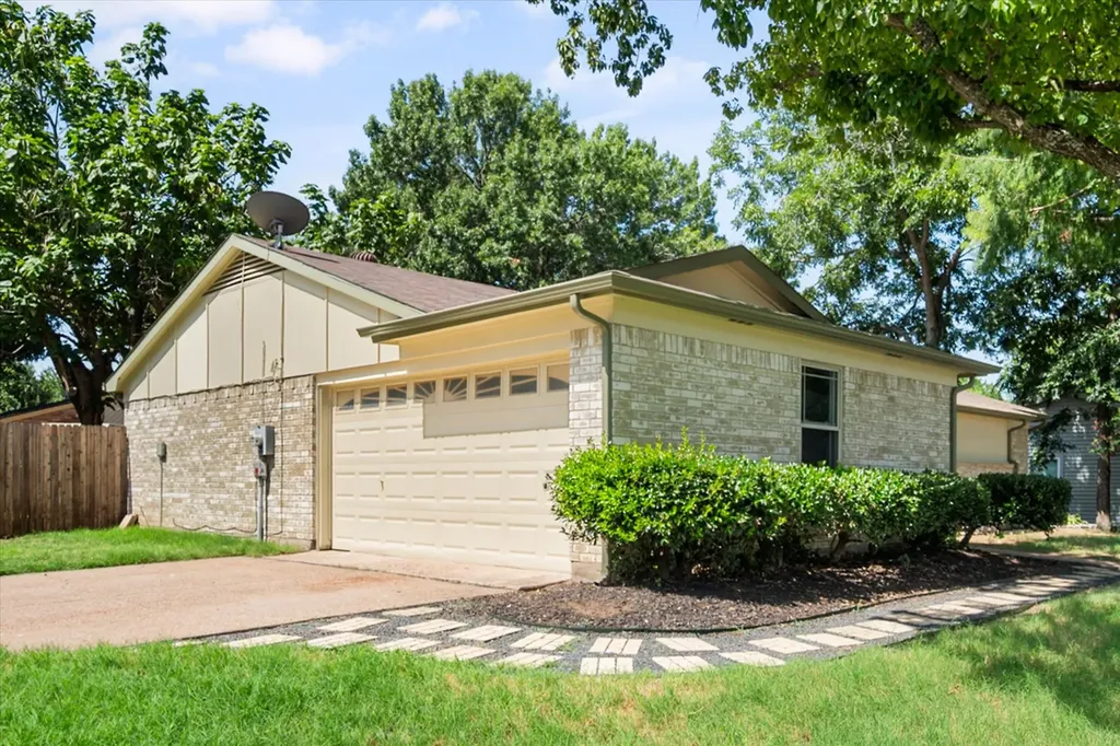 5100 Lasalle Drive Arlington TX 76016