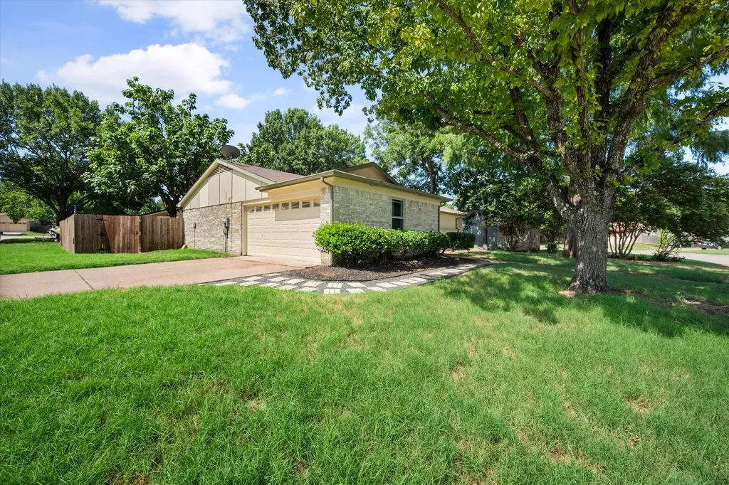 5100 Lasalle Drive Arlington TX 76016