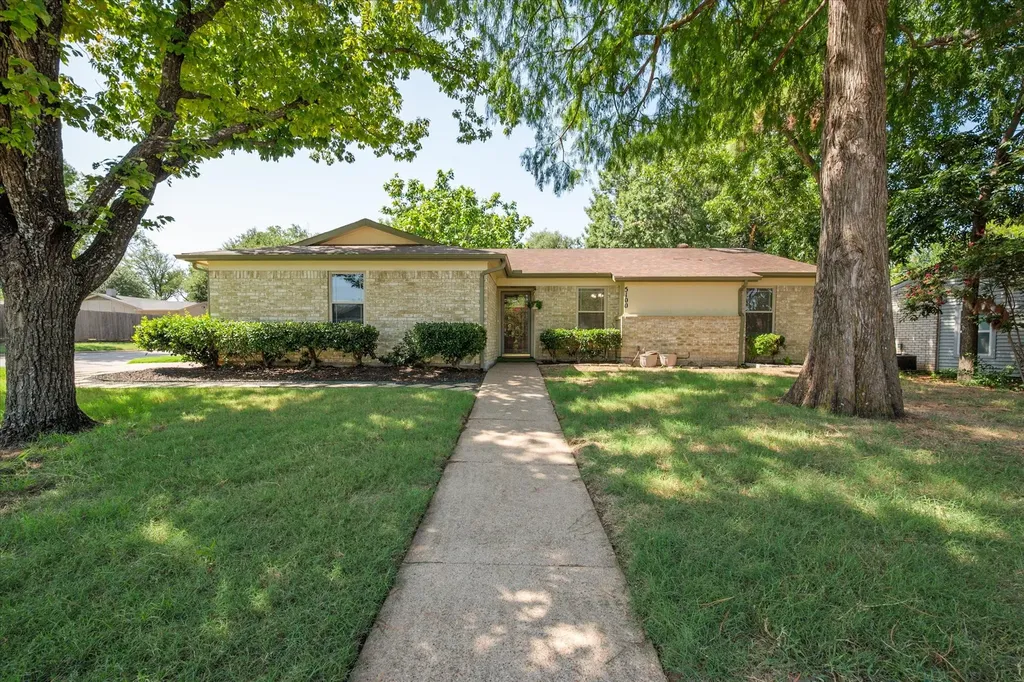 5100 Lasalle Drive Arlington TX 76016