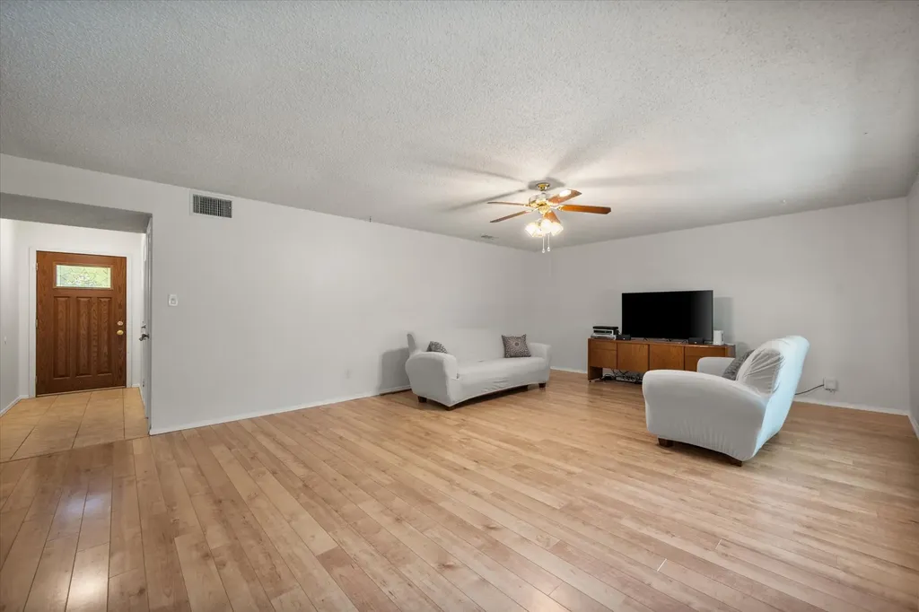 5100 Lasalle Drive Arlington TX 76016