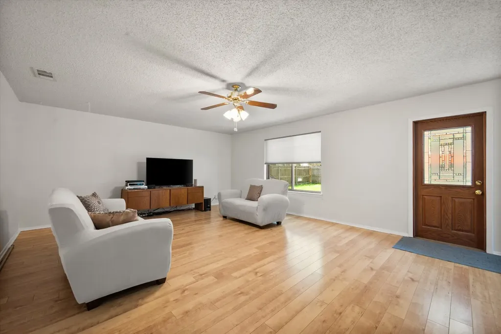 5100 Lasalle Drive Arlington TX 76016
