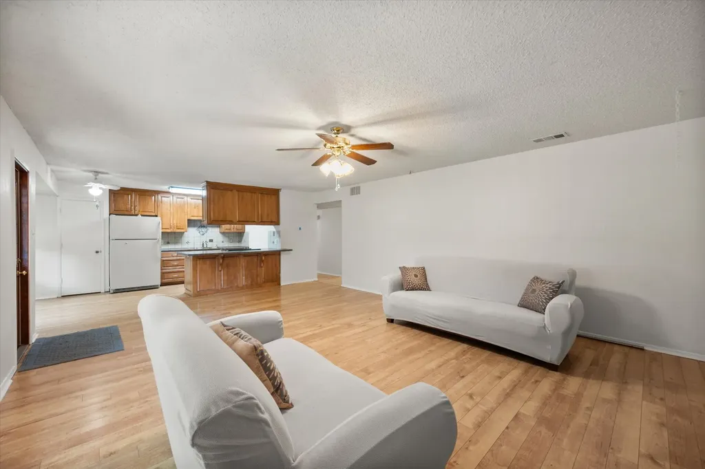 5100 Lasalle Drive Arlington TX 76016