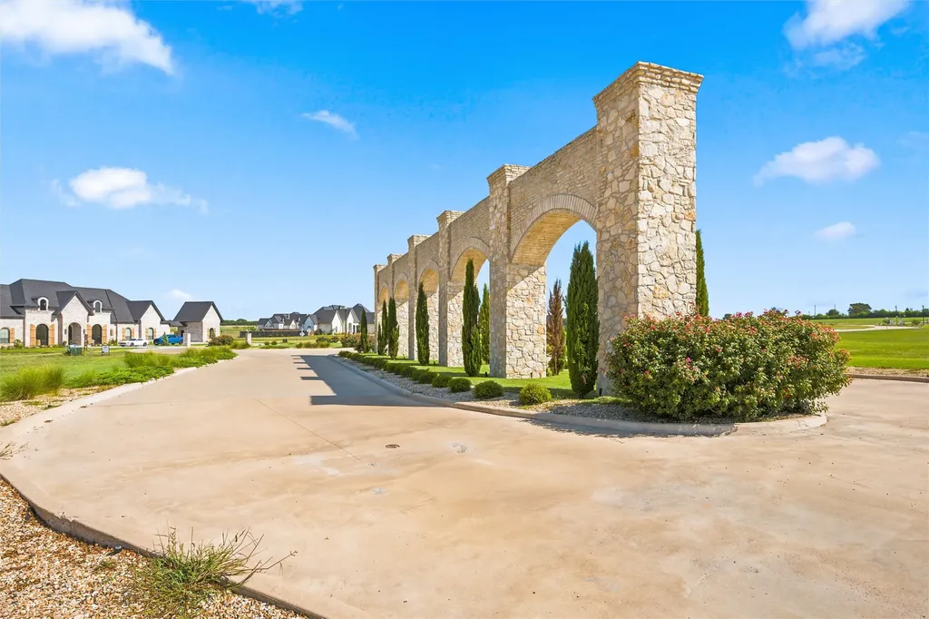 108 Yellow Rose Street Lorena TX 76655