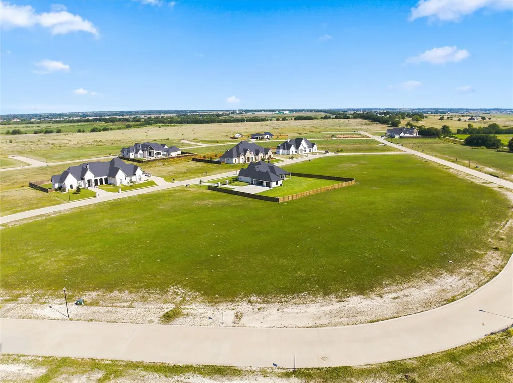 108 Yellow Rose Street Lorena TX 76655