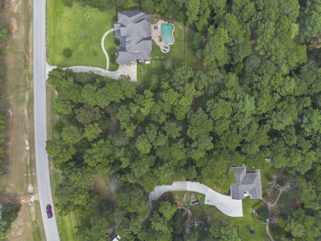 37432 Club House Lane Montgomery TX 77355