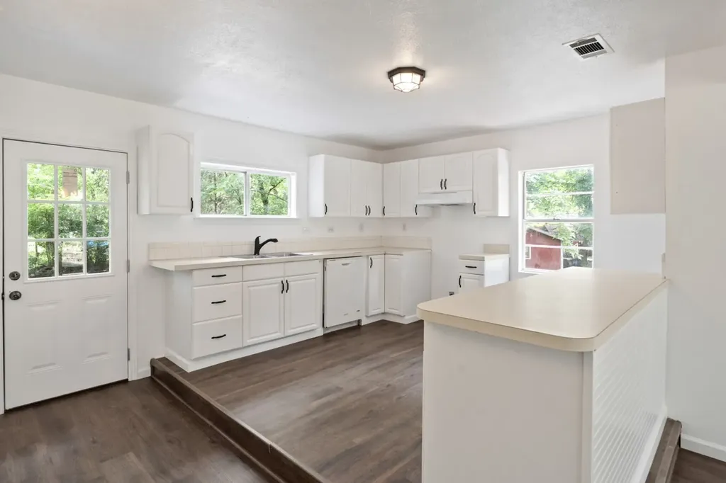 14224 Daniel Boone Lane Log Cabin TX 75148