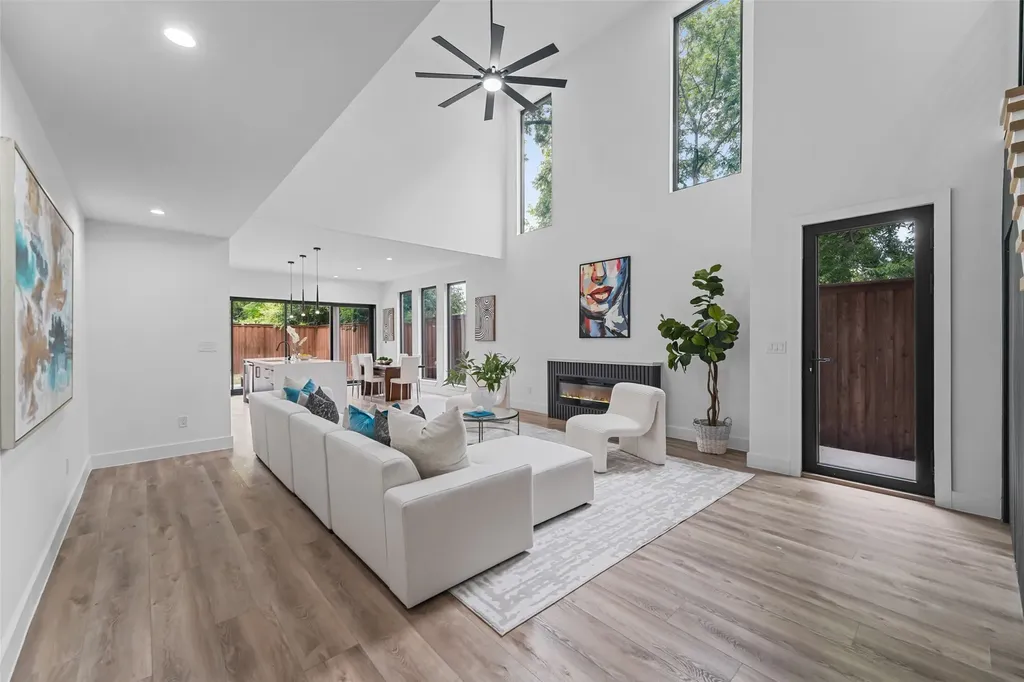 2304 Hondo Dallas TX 75219