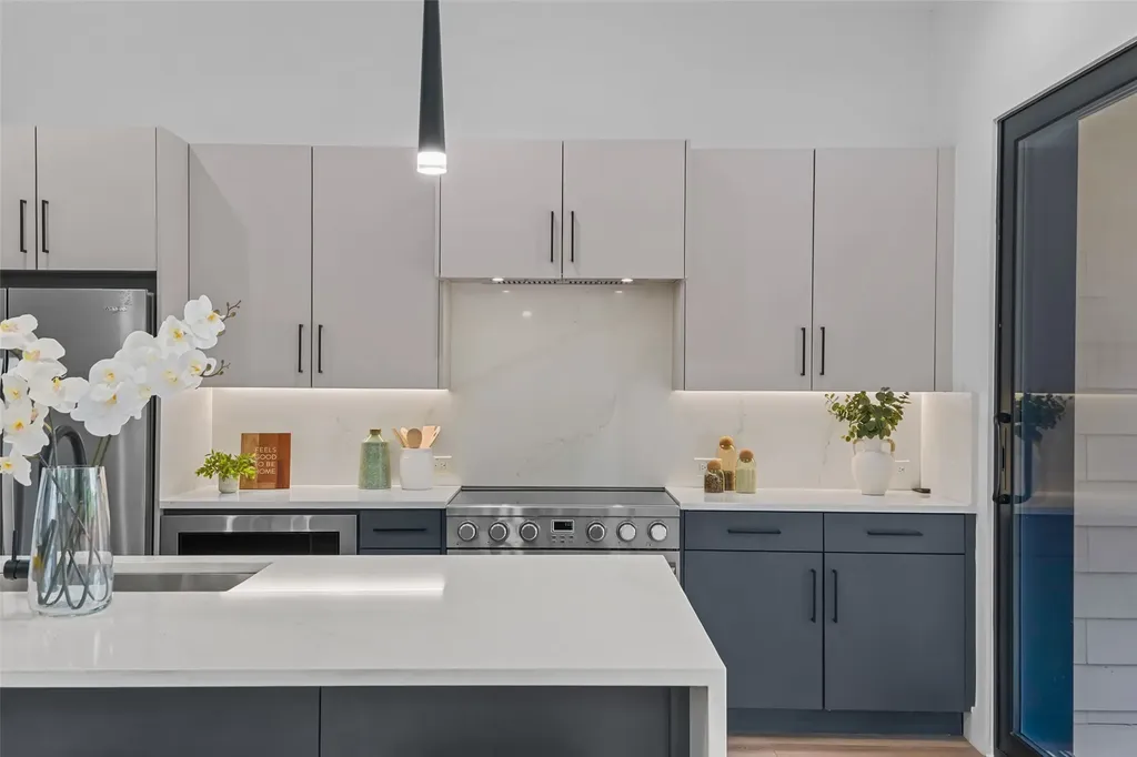2304 Hondo Dallas TX 75219