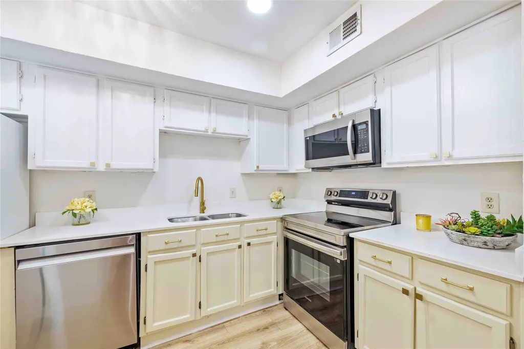 2310 Balsam Drive Arlington TX 76006