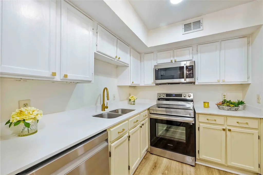 2310 Balsam Drive Arlington TX 76006