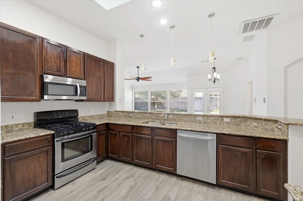 5625 Overland Drive The Colony TX 75056