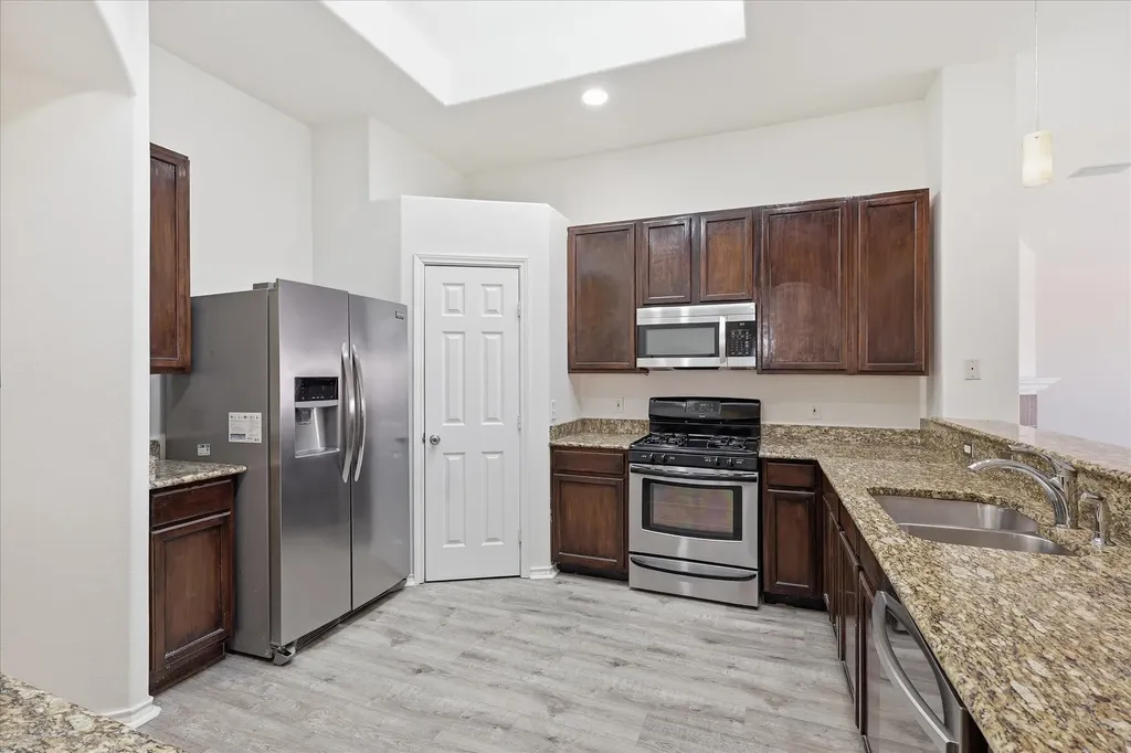 5625 Overland Drive The Colony TX 75056