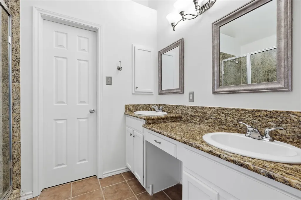 5625 Overland Drive The Colony TX 75056