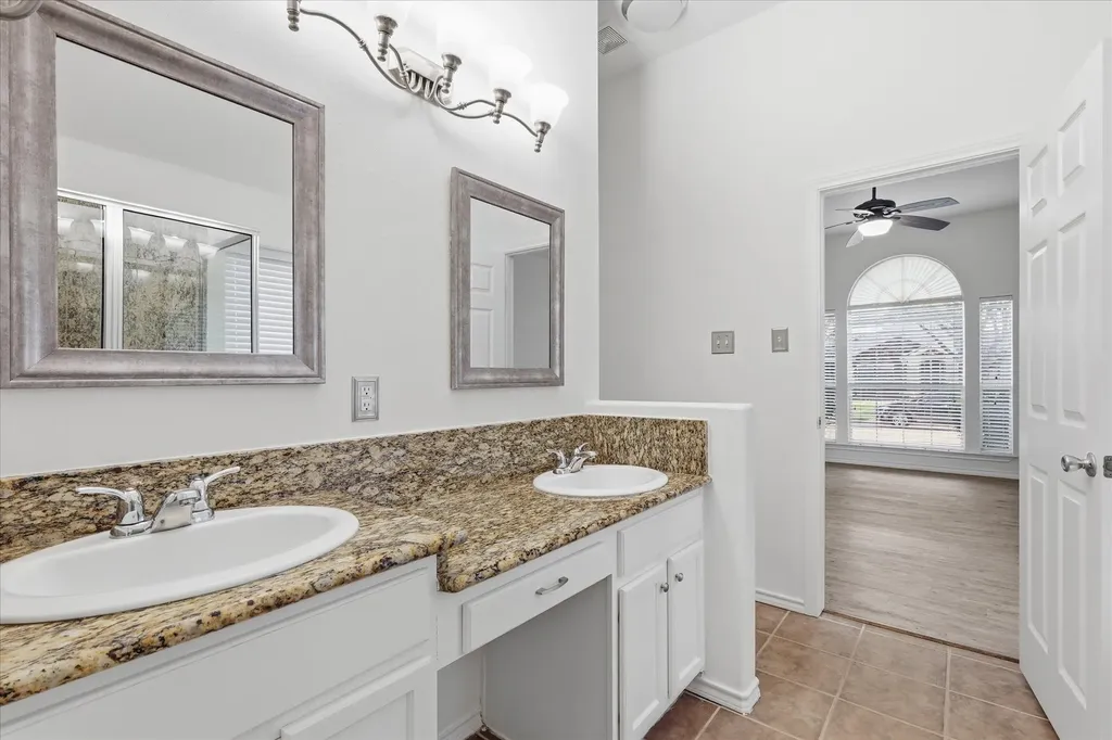 5625 Overland Drive The Colony TX 75056