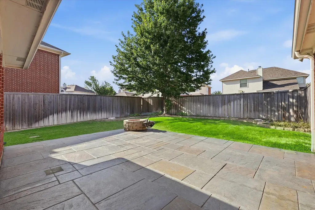 5625 Overland Drive The Colony TX 75056