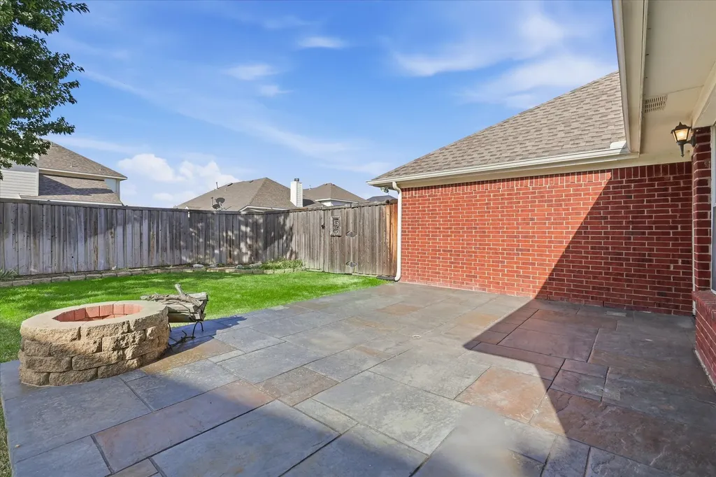 5625 Overland Drive The Colony TX 75056
