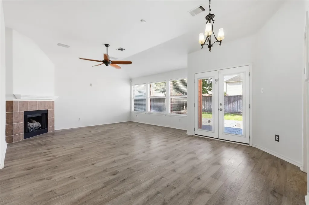 5625 Overland Drive The Colony TX 75056