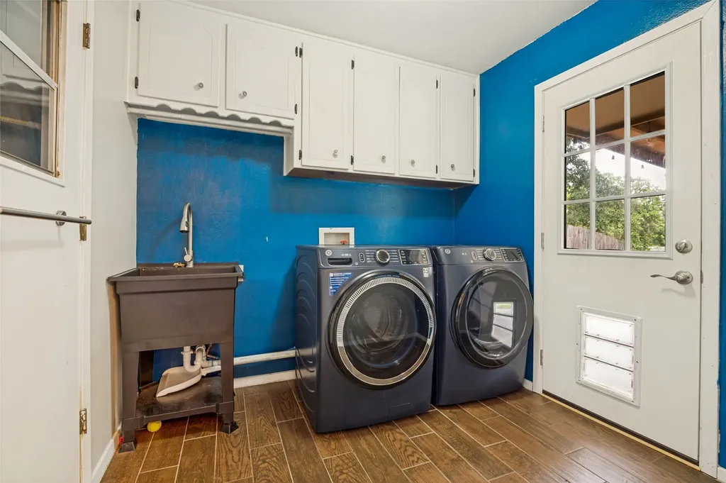 2215 W Sanford Street Arlington TX 76012