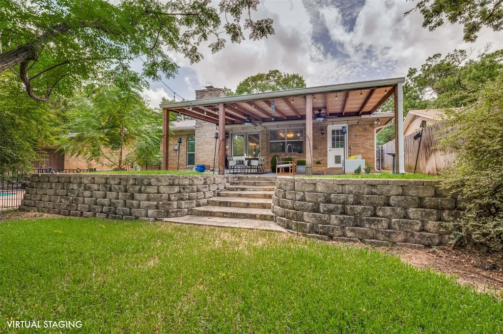 2215 W Sanford Street Arlington TX 76012