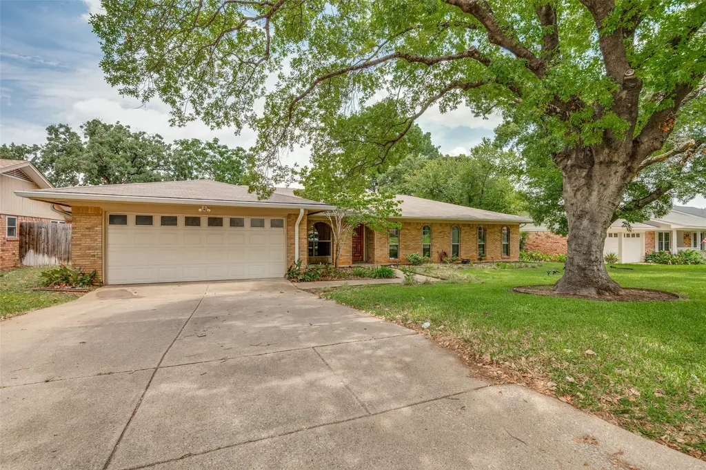 2215 W Sanford Street Arlington TX 76012