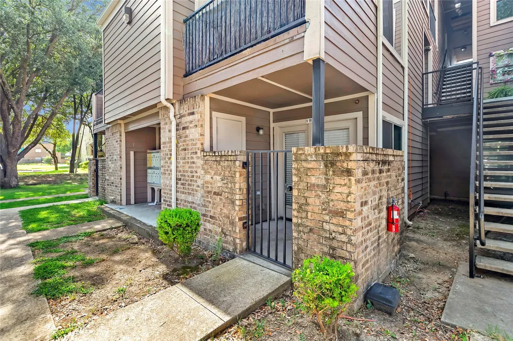 9829 Walnut Street Dallas TX 75243