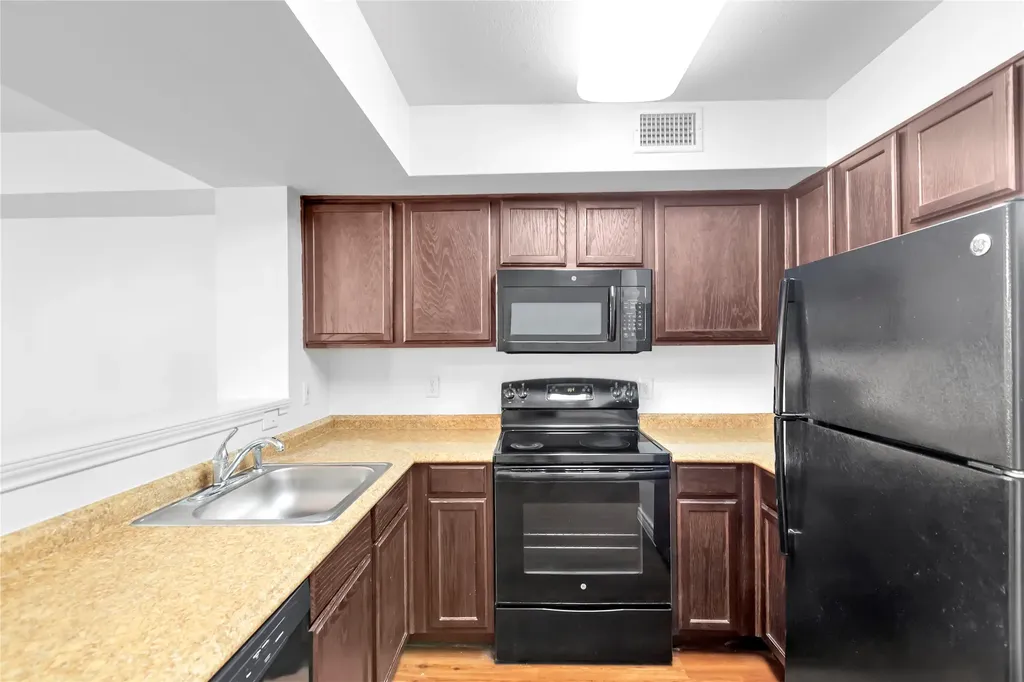 9829 Walnut Street Dallas TX 75243