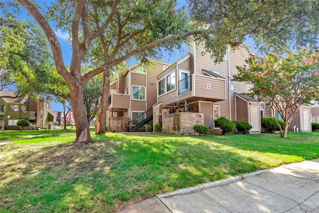 9829 Walnut Street Dallas TX 75243