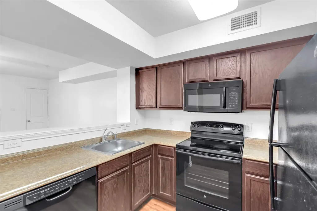 9829 Walnut Street Dallas TX 75243