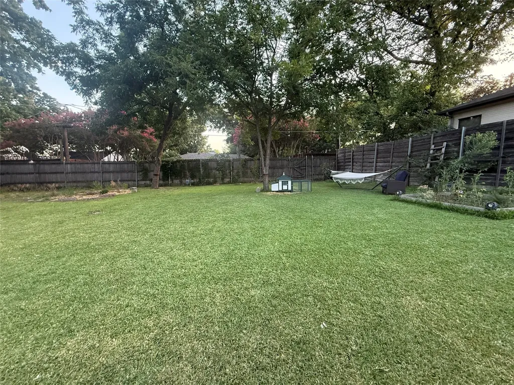 669 Harter Road Dallas TX 75218