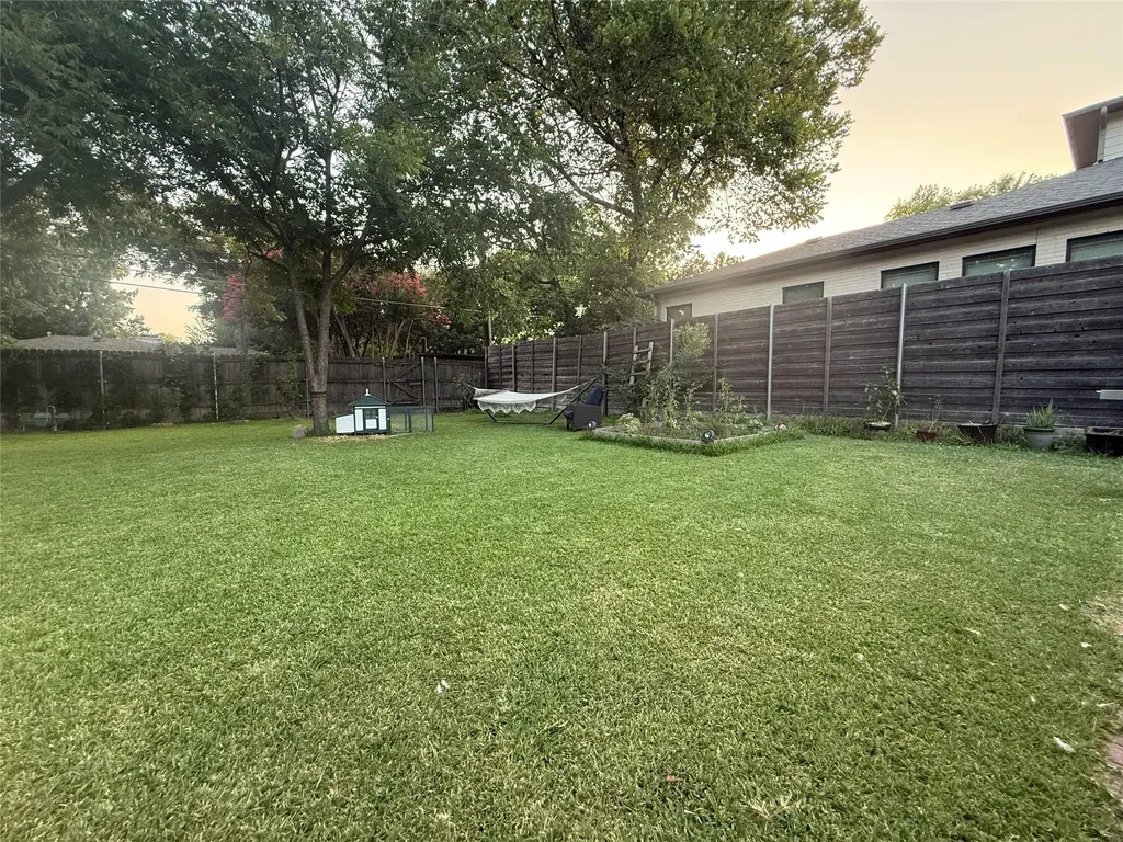 669 Harter Road Dallas TX 75218