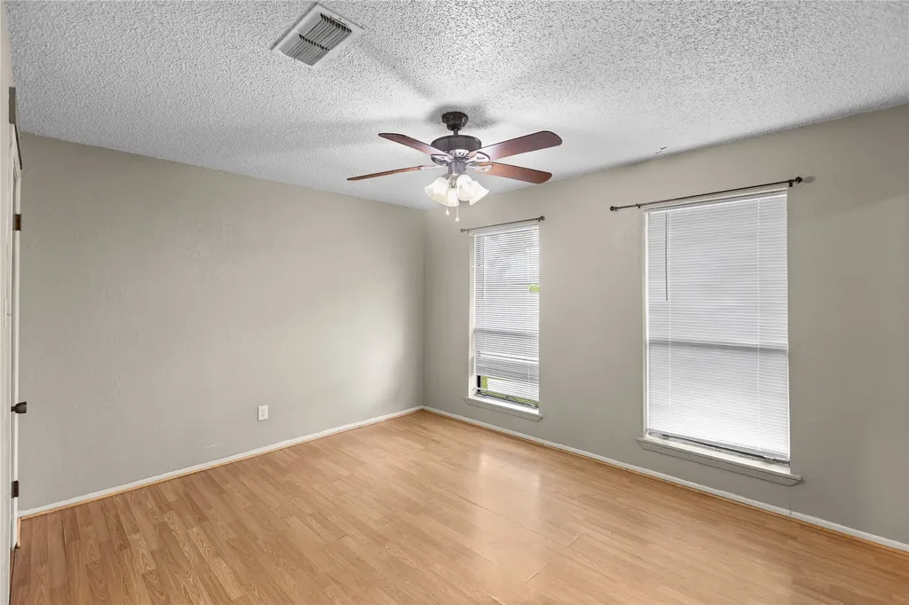 1939 E Texas Street Denison TX 75021