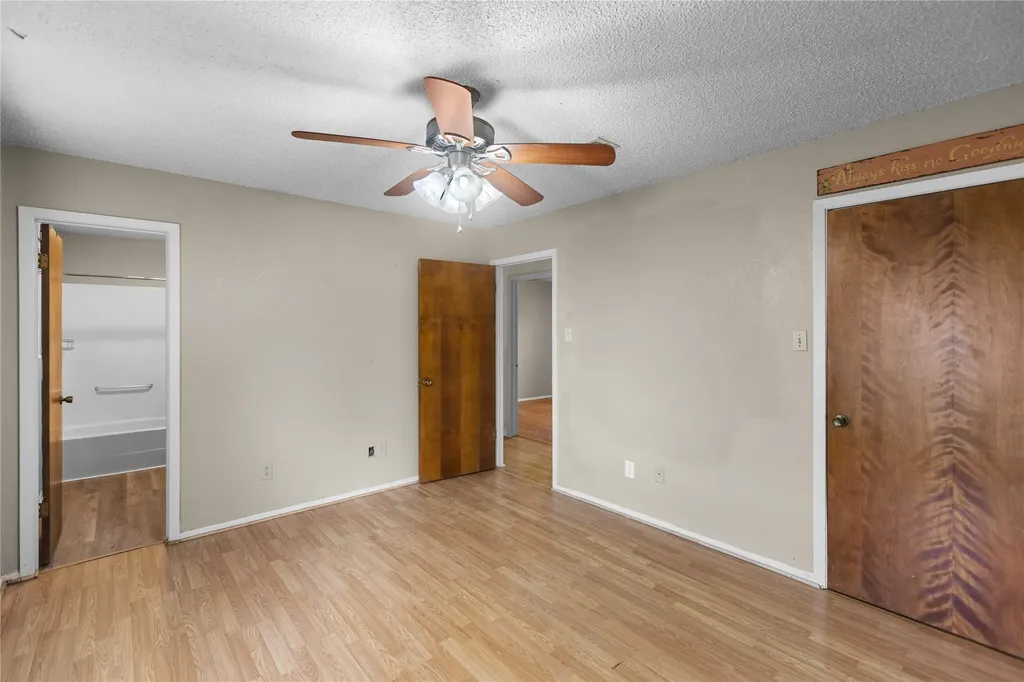 1939 E Texas Street Denison TX 75021
