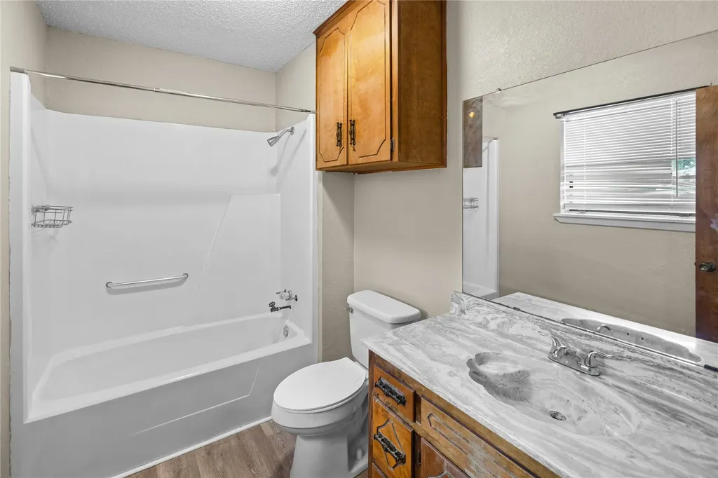 1939 E Texas Street Denison TX 75021