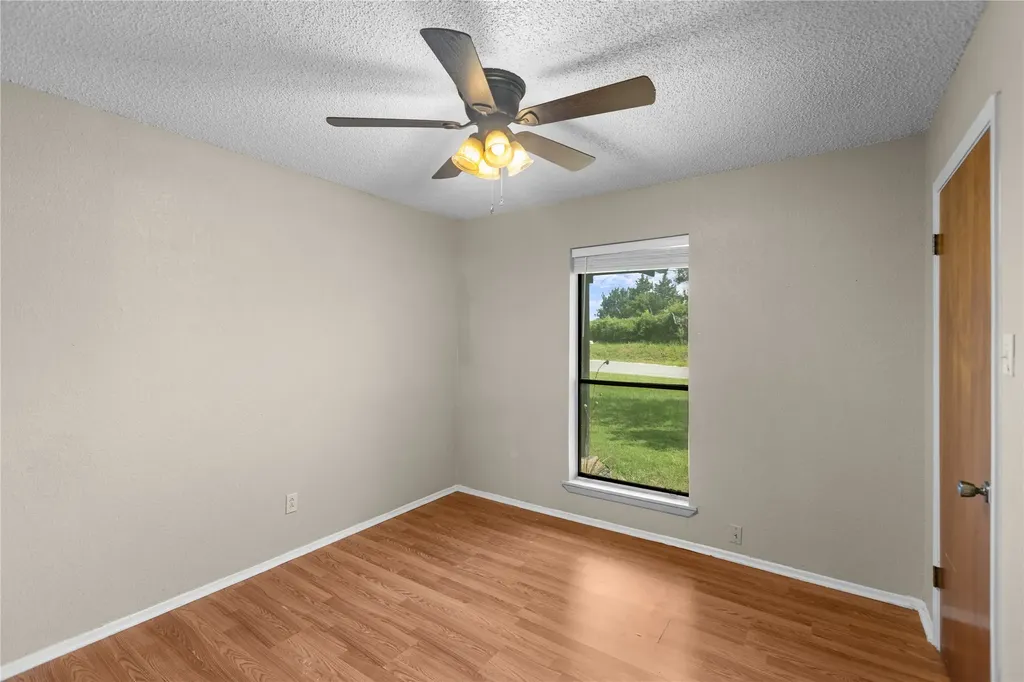 1939 E Texas Street Denison TX 75021