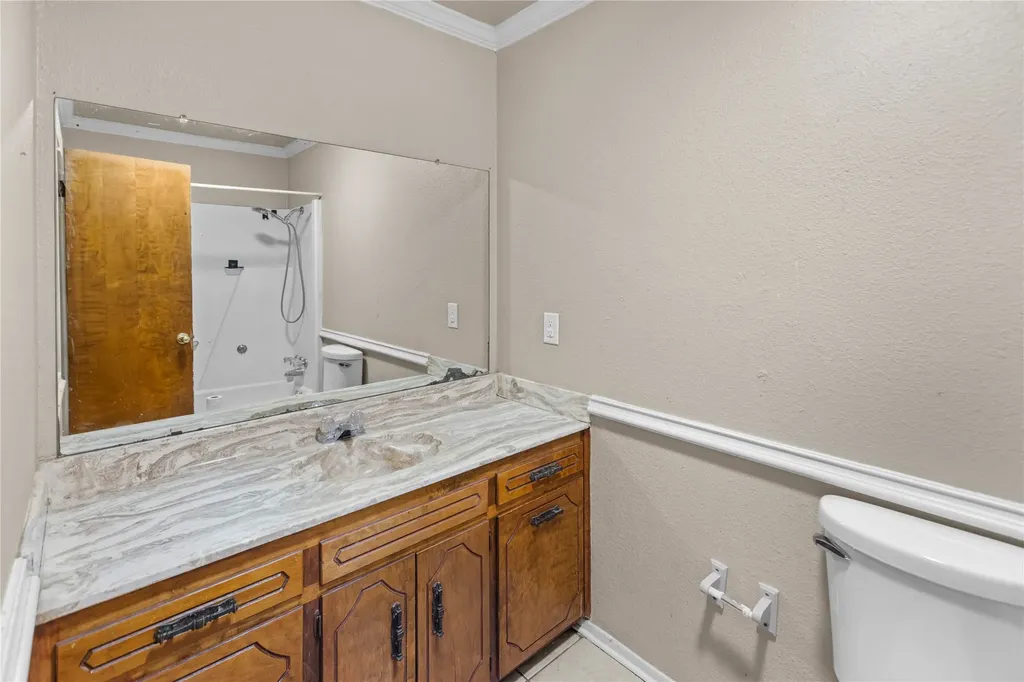 1939 E Texas Street Denison TX 75021