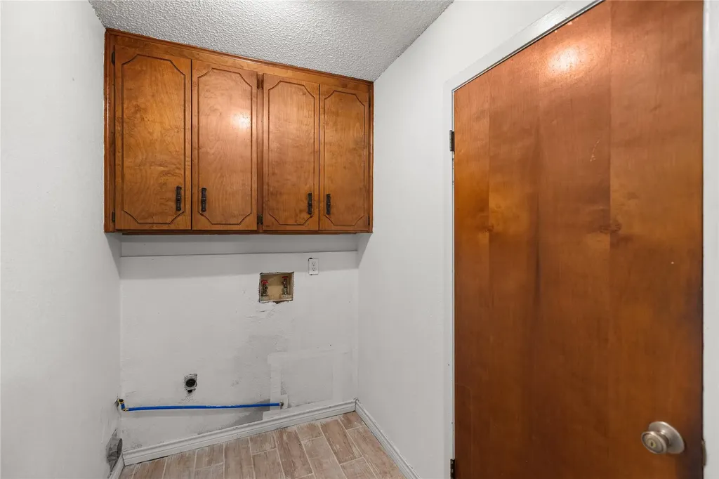 1939 E Texas Street Denison TX 75021