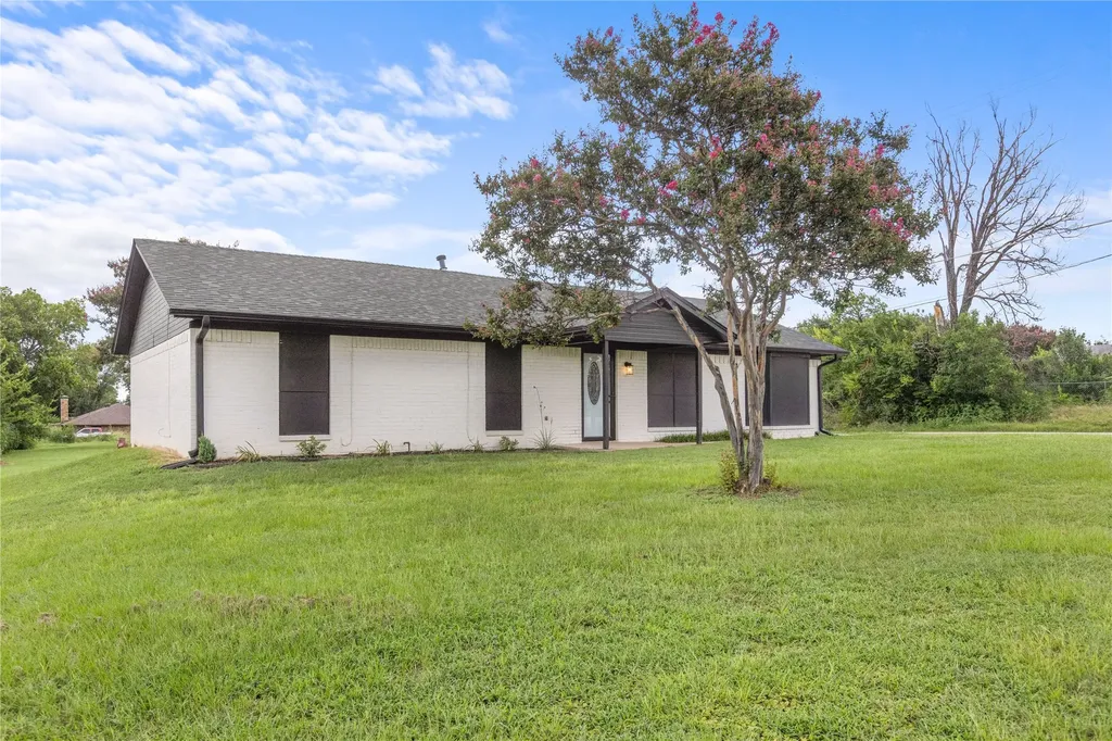 1939 E Texas Street Denison TX 75021