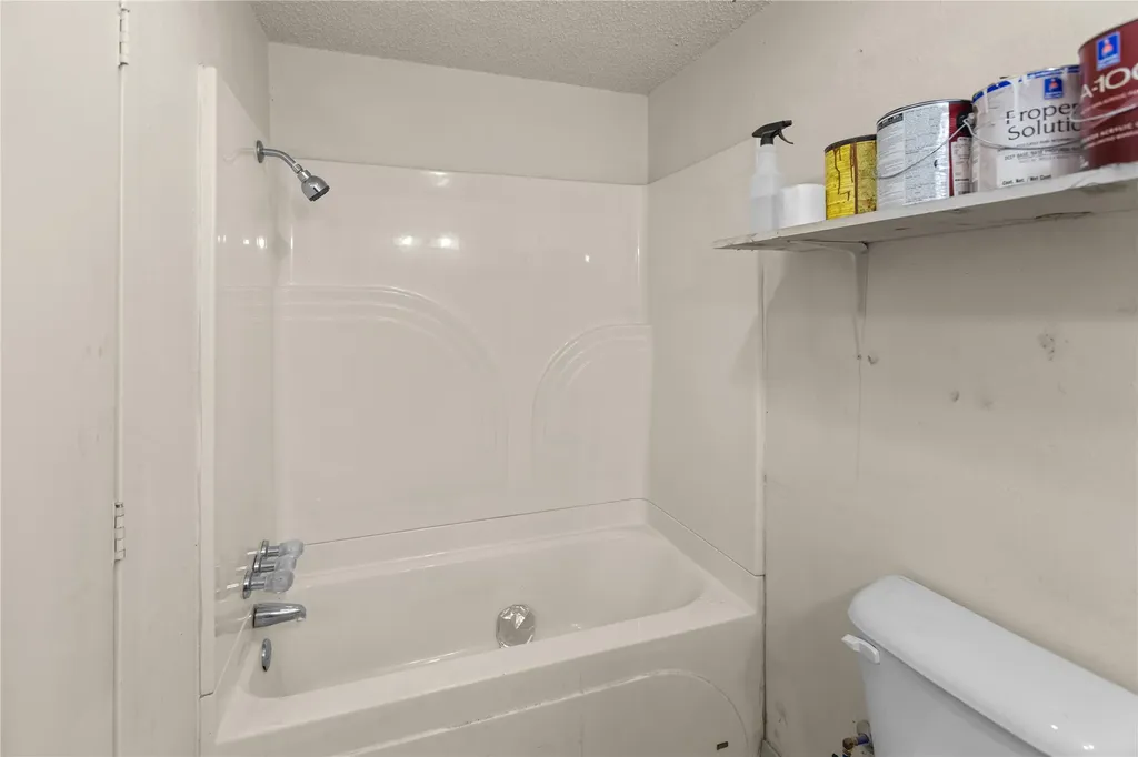 1939 E Texas Street Denison TX 75021