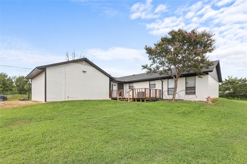 1939 E Texas Street Denison TX 75021