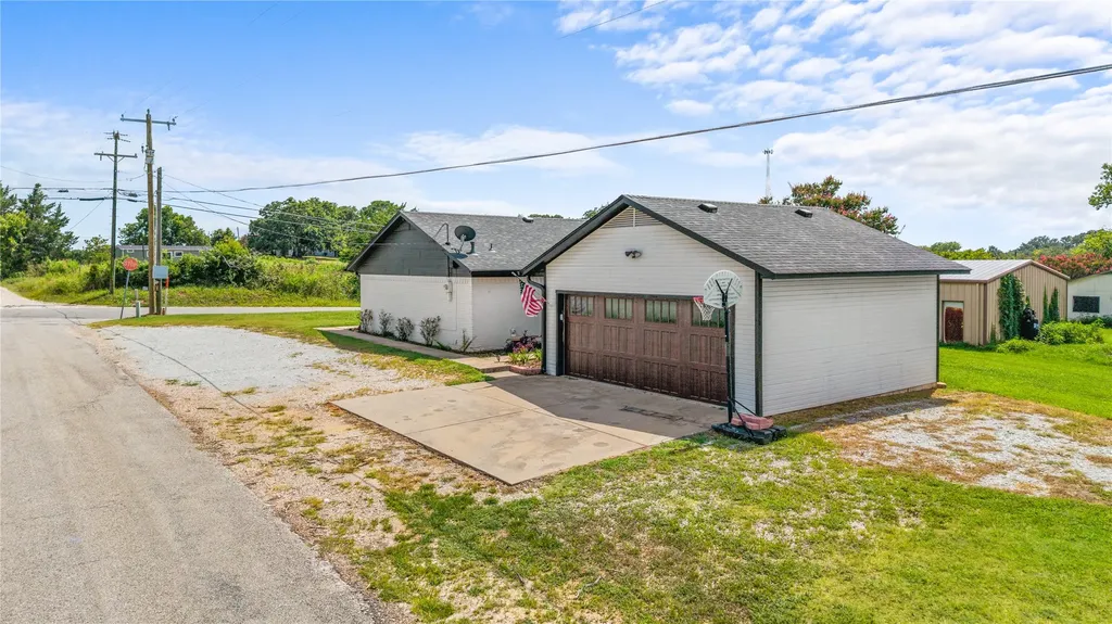 1939 E Texas Street Denison TX 75021