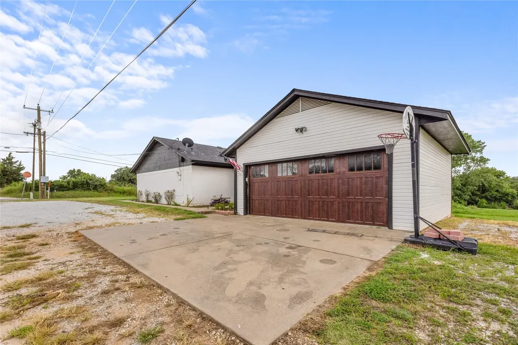 1939 E Texas Street Denison TX 75021
