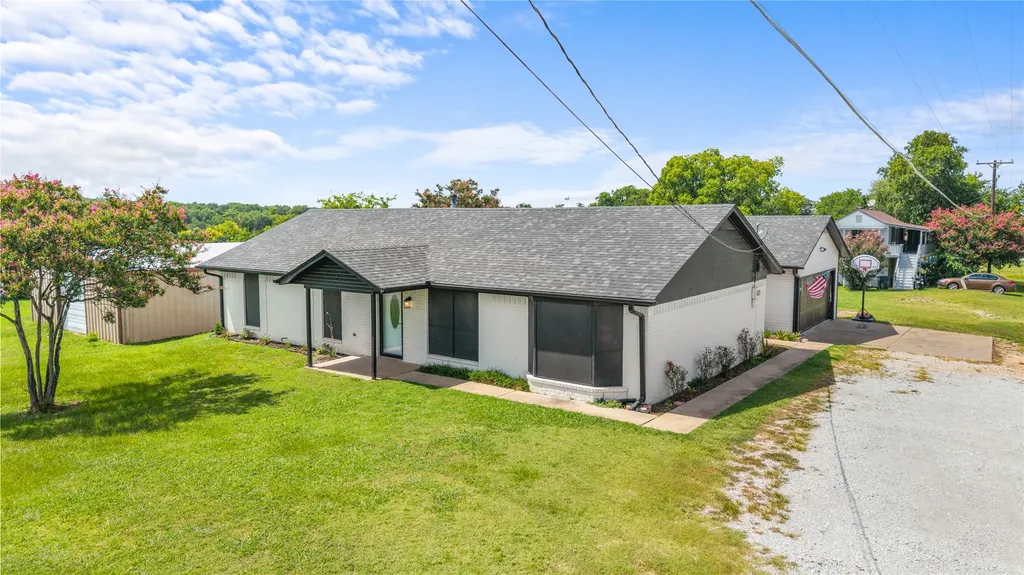 1939 E Texas Street Denison TX 75021