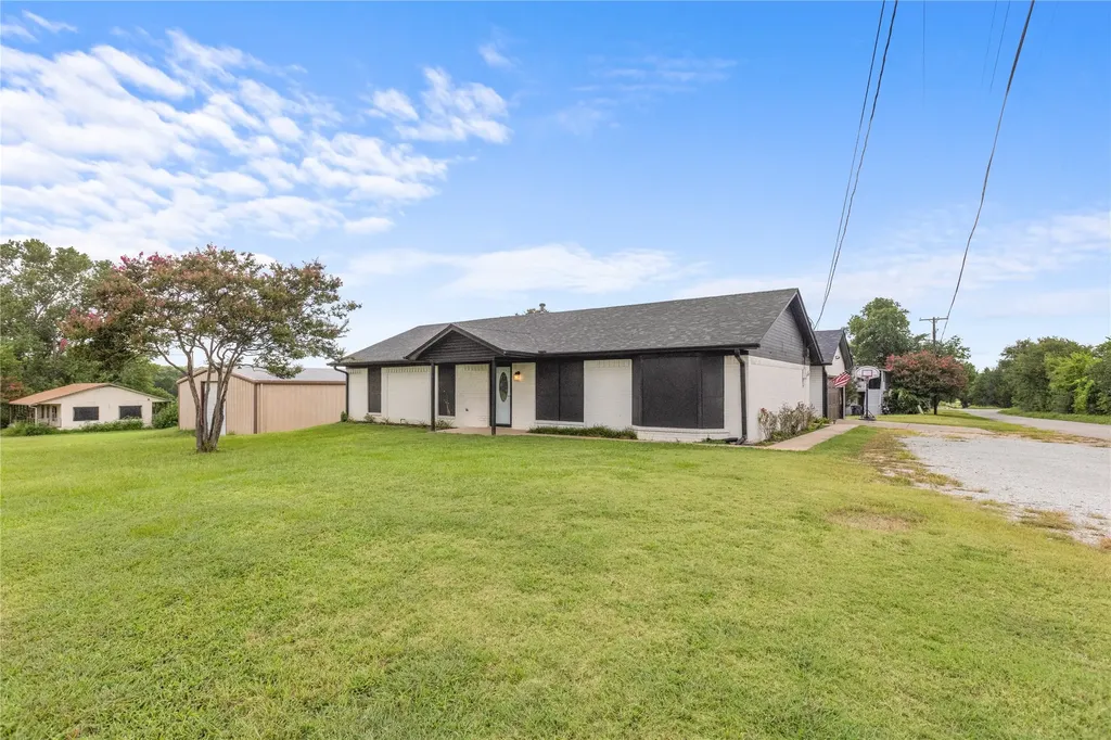1939 E Texas Street Denison TX 75021