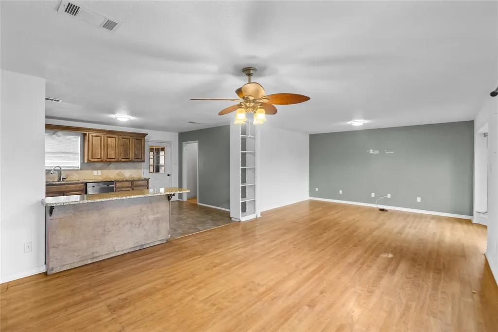 1939 E Texas Street Denison TX 75021