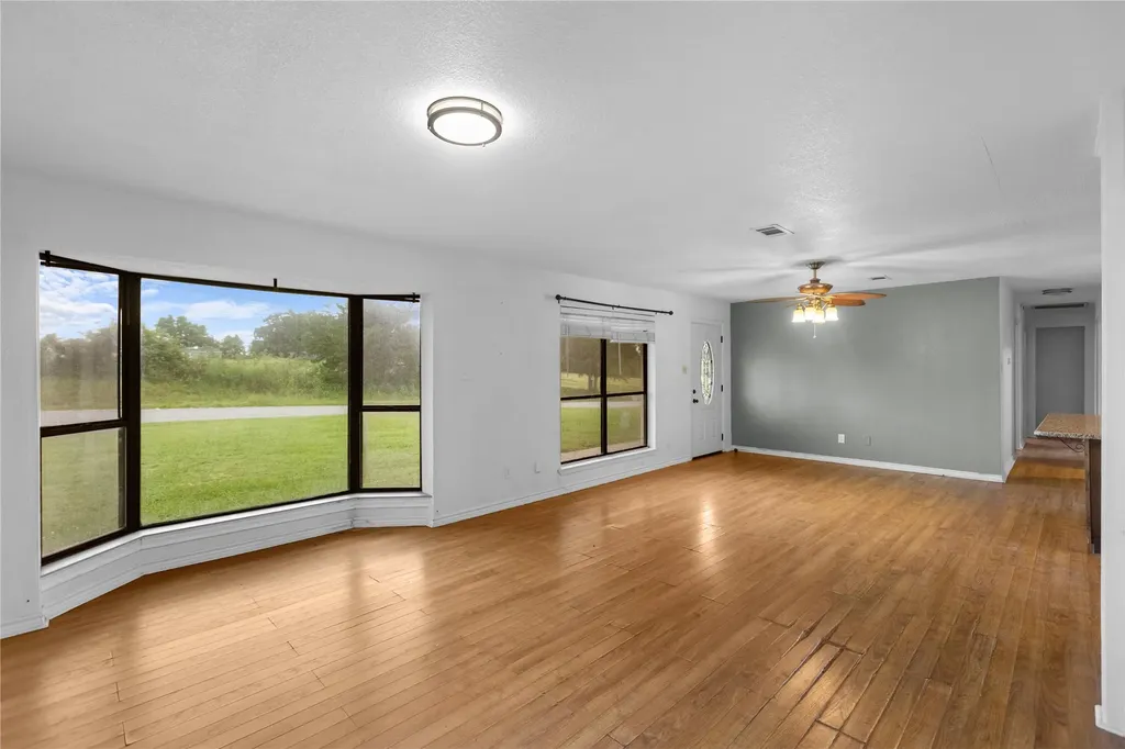 1939 E Texas Street Denison TX 75021