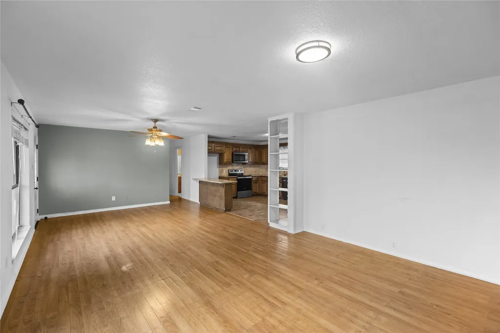 1939 E Texas Street Denison TX 75021