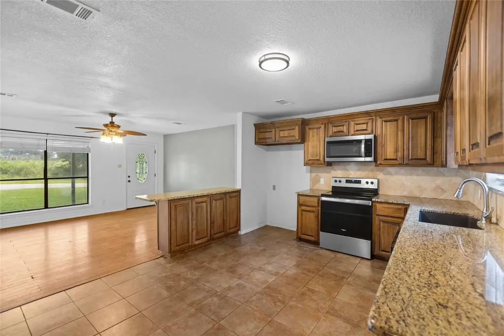 1939 E Texas Street Denison TX 75021